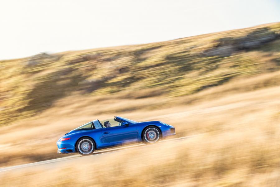  Porsche 911 Targa 4S 2016 года  (UK) (фото 25 из 40)